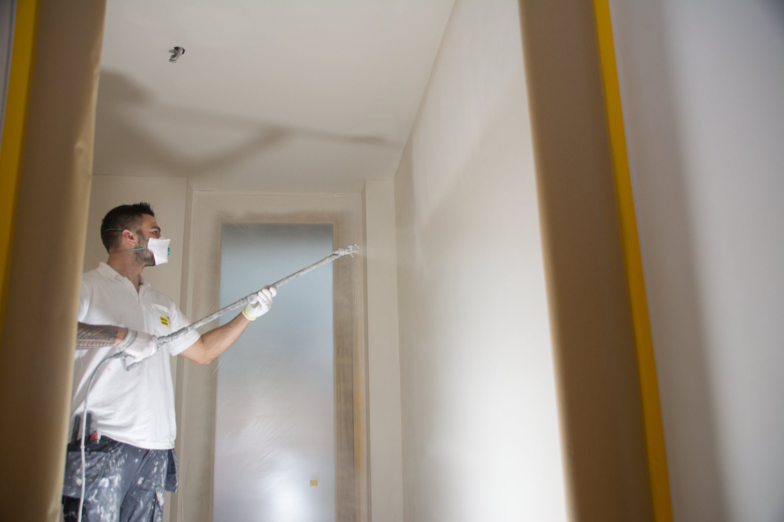 Airless latex spuiten in een woning in Eindhoven