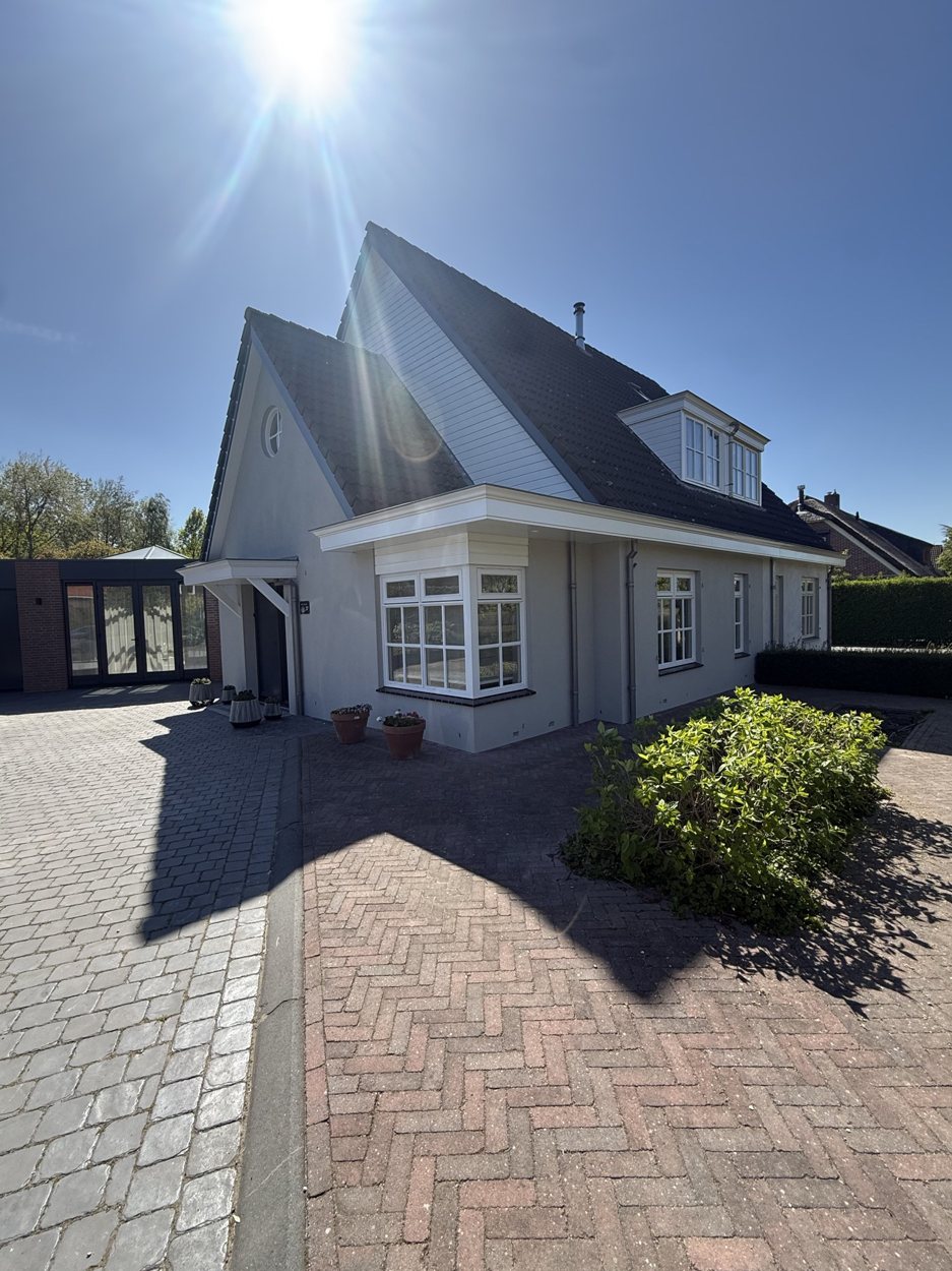 Vrijstaande woning met gespoten gevel in Den Bosch